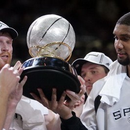 NBA历史以奖杯论英雄，谁的奖杯最多？